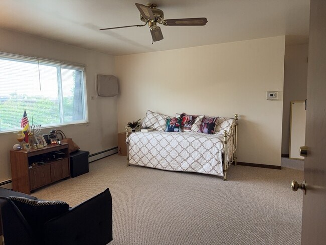Building Photo - 1253 Getzelman Dr
