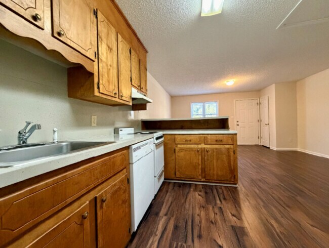 Building Photo - 1442 Riverview Rd