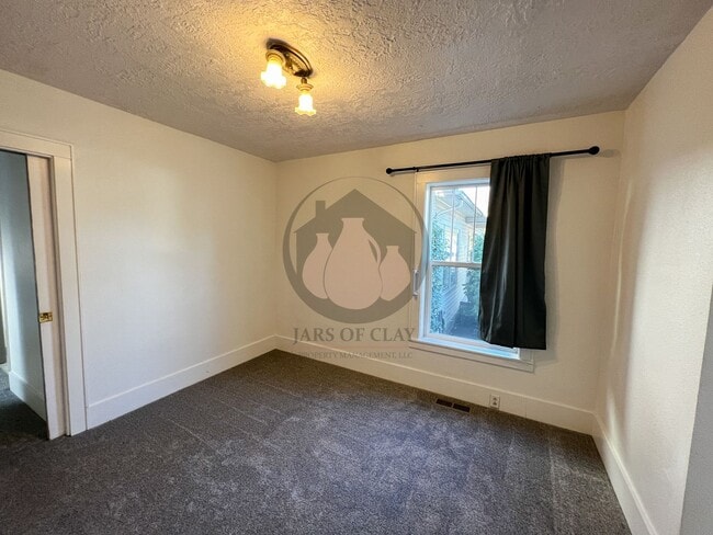 Building Photo - Adorable Historical Home