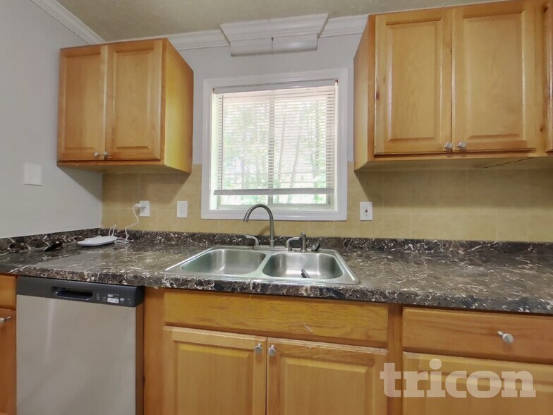 Building Photo - 2395 Wales Dr