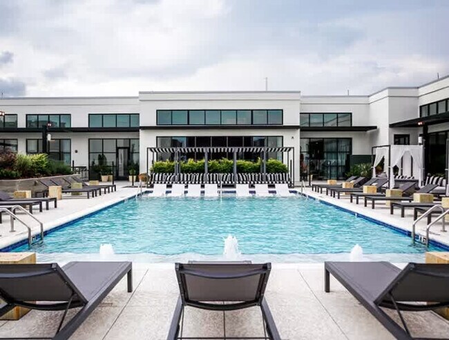 Building Photo - 1050 Howell Mill Rd NW