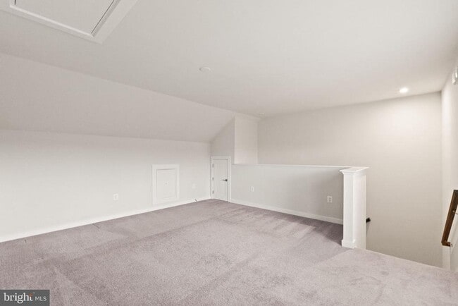 Building Photo - 1109 Madeira Terrace SE