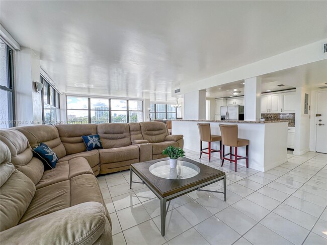 Building Photo - 800 Parkview Dr