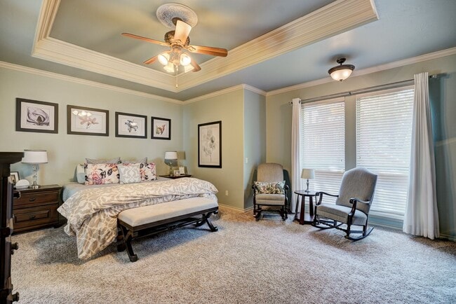 Building Photo - Luxury 5 Bedroom Home in Fairfax Estates, next to public golf course - Safe Room- Memorial High- ...