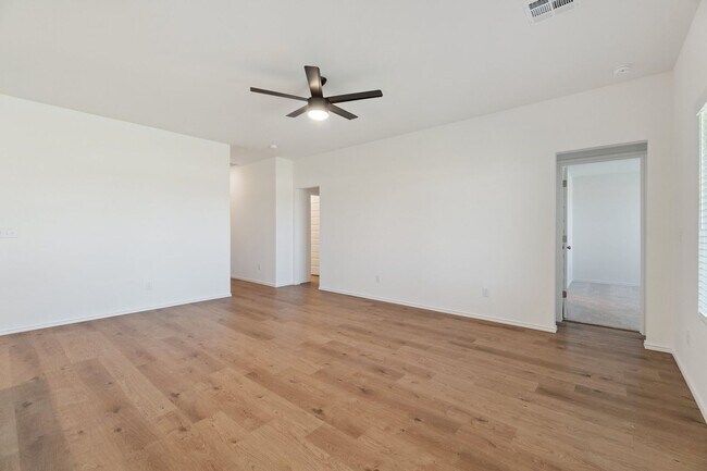 Building Photo - Edmond Rental