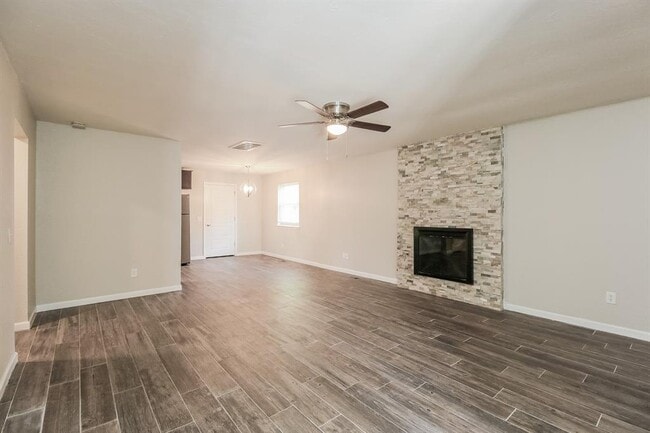 Building Photo - 8716 Tracy Dr