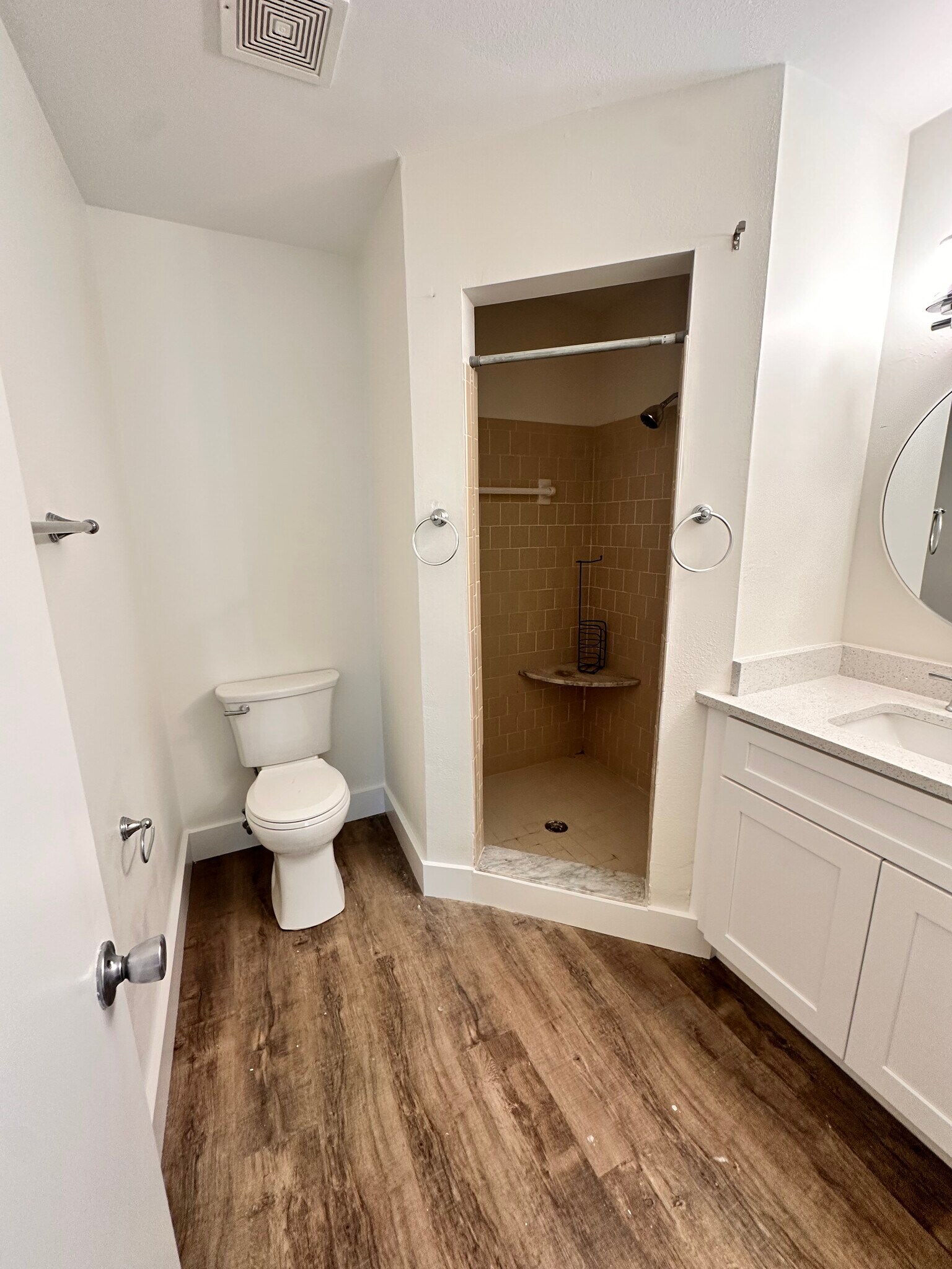 Building Photo - 535 Parkdale Mews
