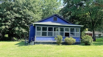 Building Photo - 223 Waddell St