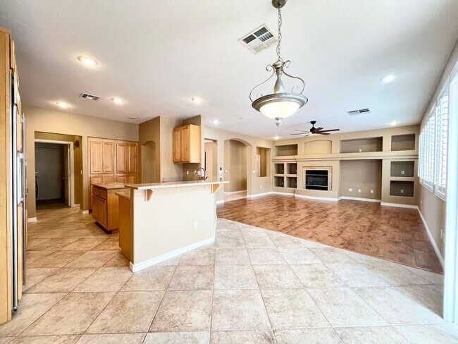 Building Photo - Welcome to the gorgeous home in Rhode Ranch