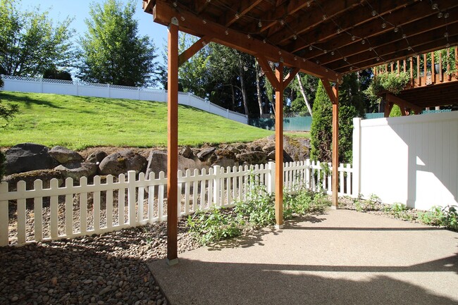 Building Photo - 21410 NE Rosewood Dr