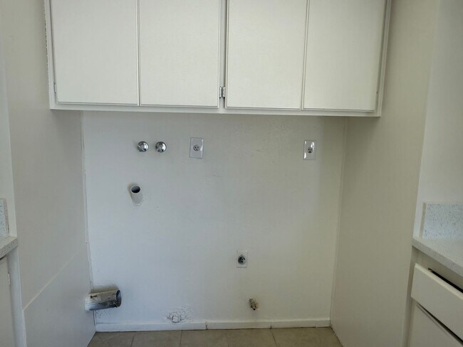 Building Photo - 3711