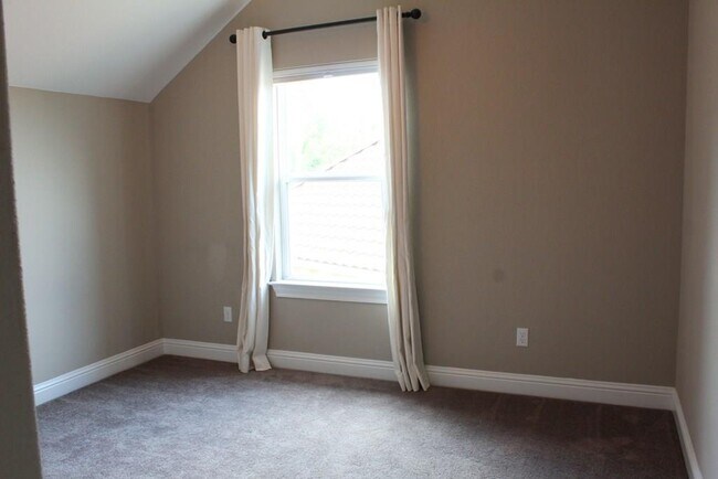 Building Photo - 9308 Villa Norte Dr