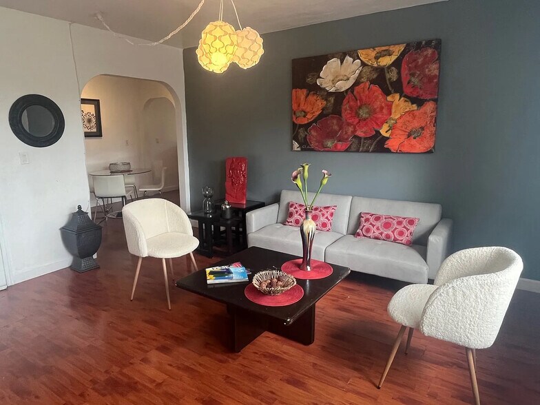 Building Photo - 503 75th St