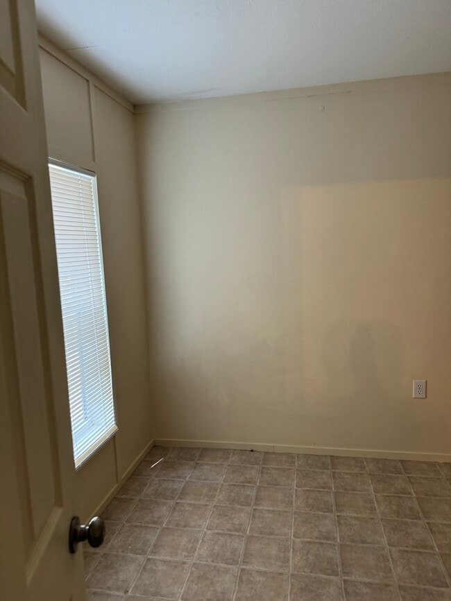 Building Photo - 16482 Eastchase St