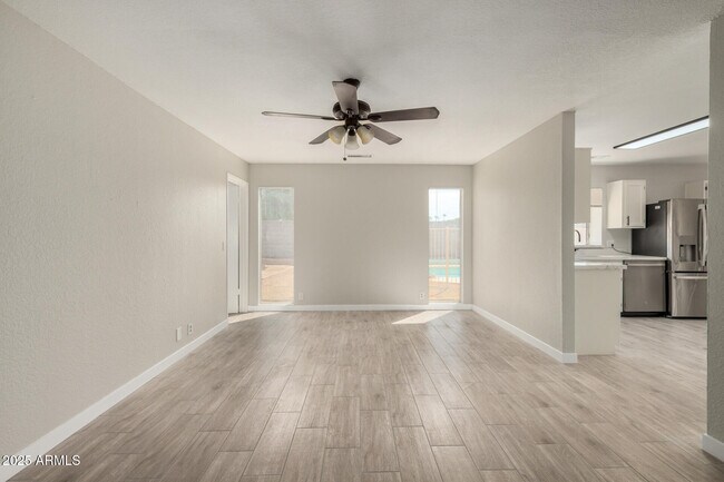 Building Photo - 4001 W Libby St