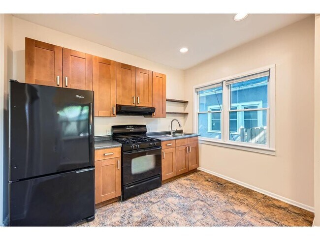 Building Photo - 3014 N Humboldt Ave