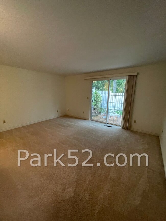 Building Photo - 2801 N Narrows Dr