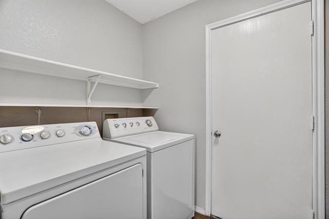 Building Photo - 1435 Queen Annes Dr