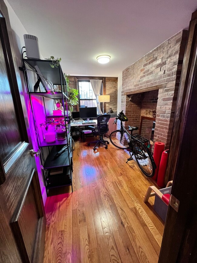 Building Photo - 238 Saint James Pl