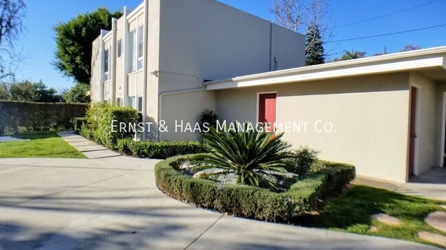 Building Photo - 3690 Country Club Dr