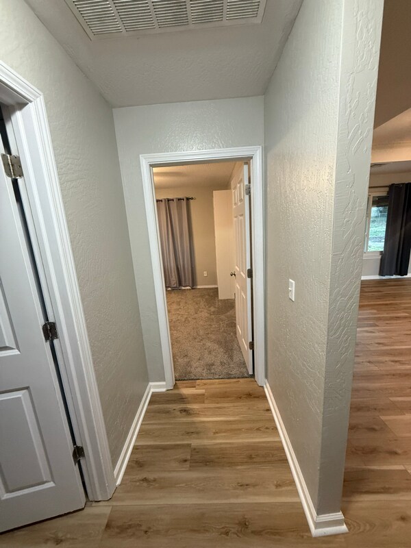 Building Photo - 404 E 9th St