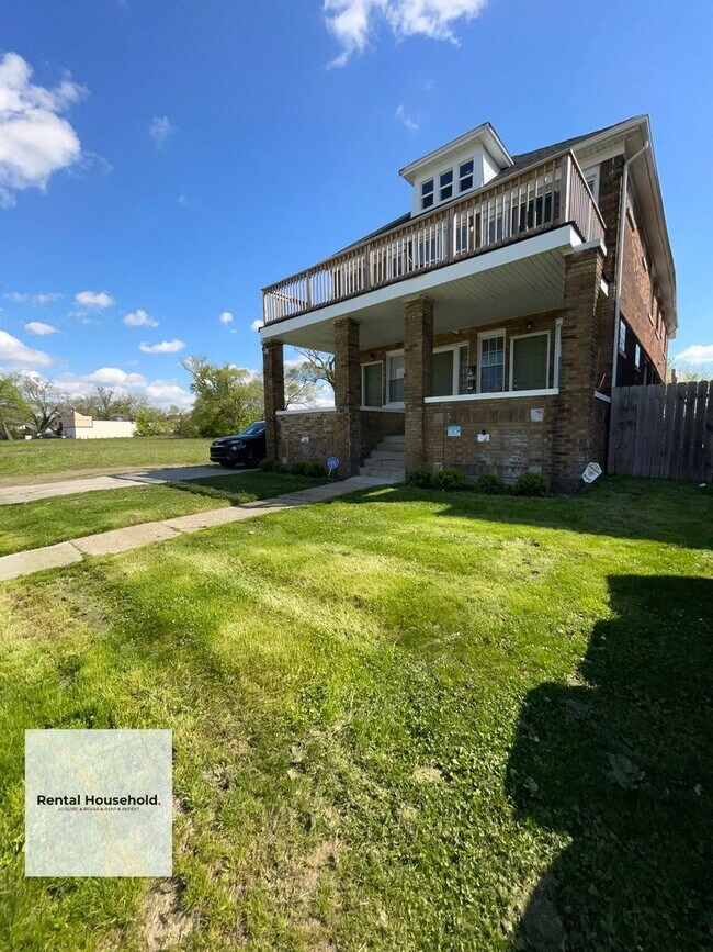 Building Photo - 8762 Epworth St