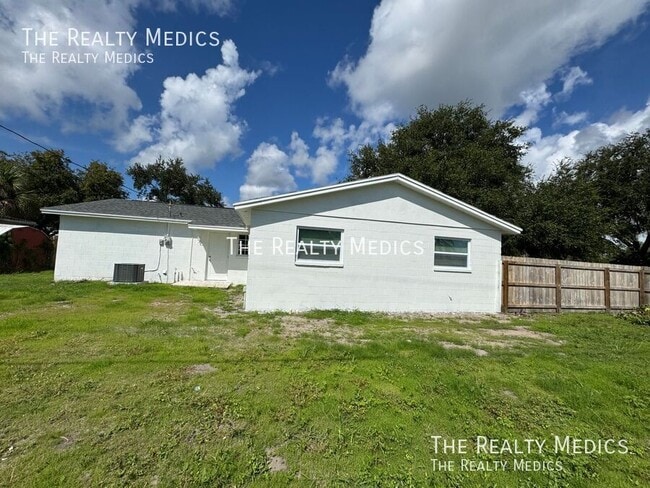 Building Photo - 1718 Palmer Ln