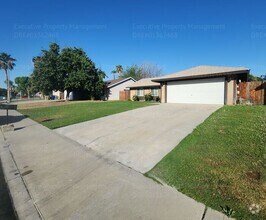 Building Photo - 3 bedroom/ 1.75 bathroom located in southw...