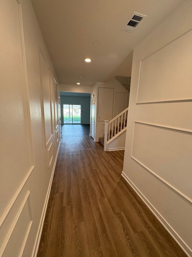 Building Photo - Stunning 5-bedroom, 3.5-bath home