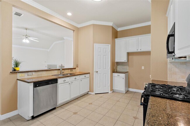 Building Photo - 10115 Willow Crossing Dr