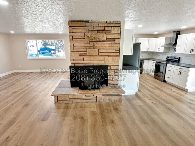 Building Photo - 8605 W Winchester Dr