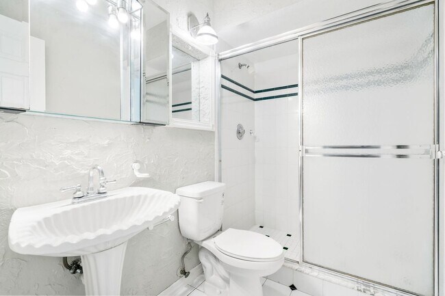 Building Photo - 6226 Timberwood Cir
