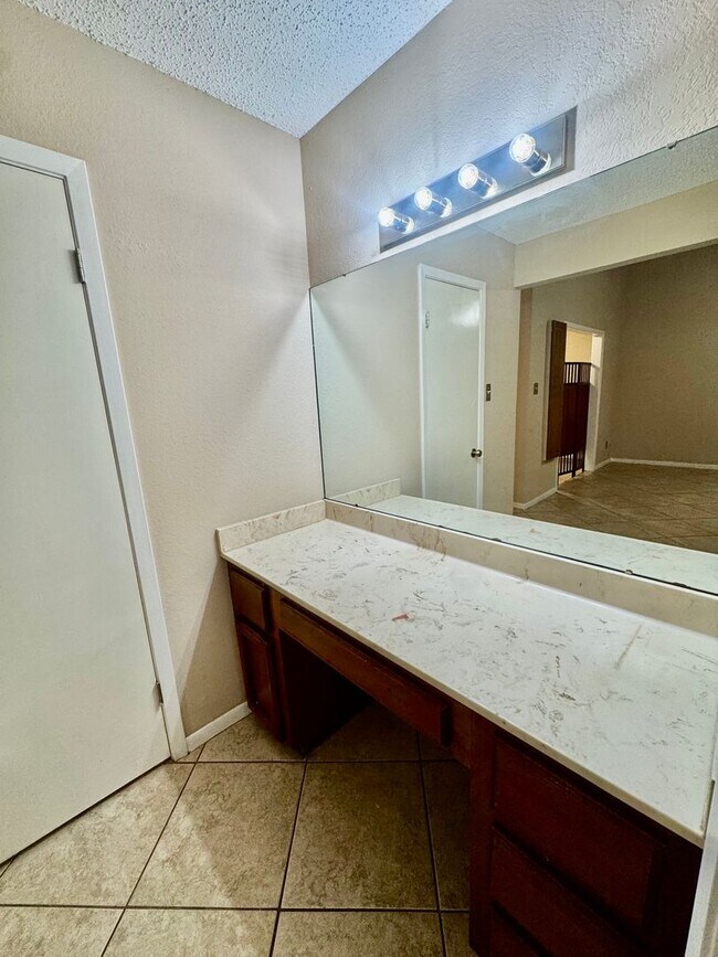 Building Photo - 5909 Golden Canyon Dr