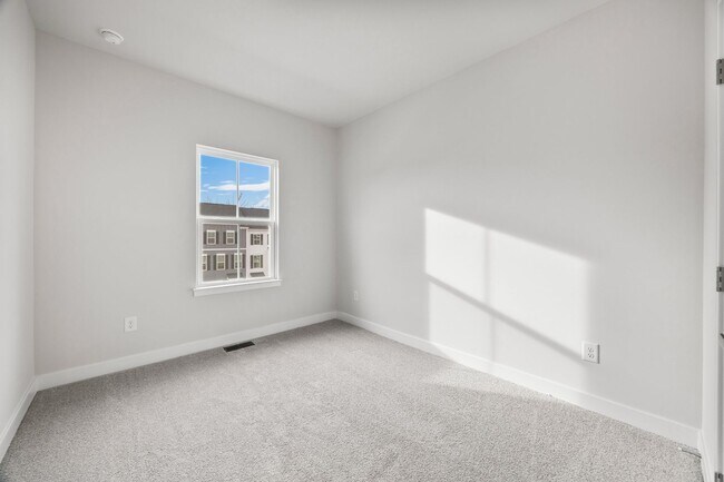 Building Photo - 22 Iron Horse Ln