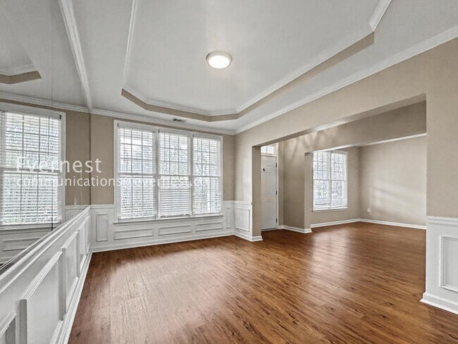 Building Photo - 3-Beds 3.5 Baths Spacious Home with Fenced Yard and Garage Parking