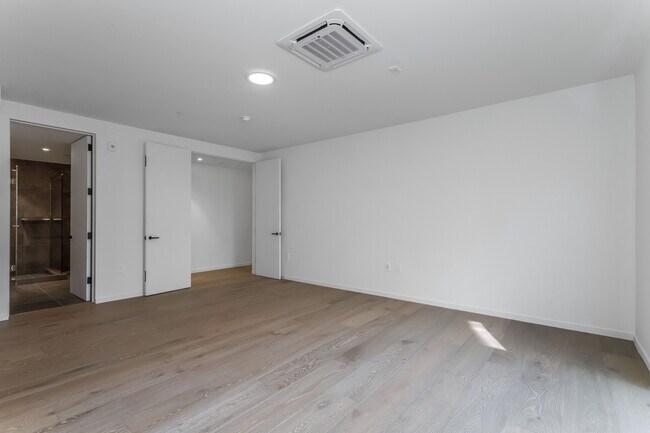 Building Photo - 1618 Hilts Ave