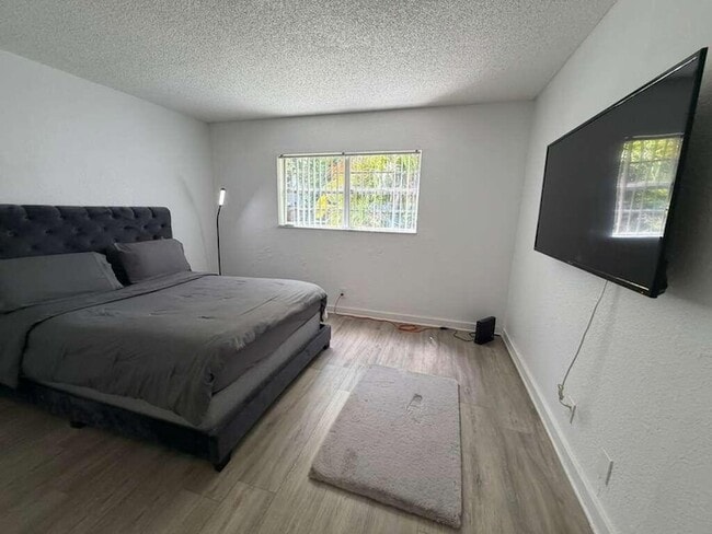 Building Photo - 4869 NW 9th Dr