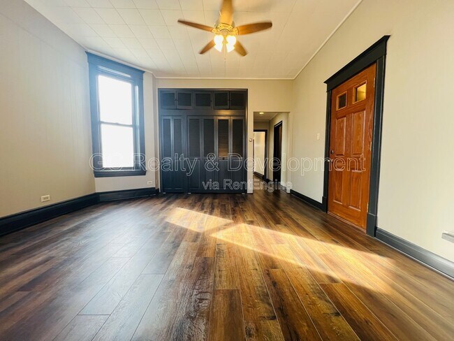 Building Photo - 3408 N Greenview Ave