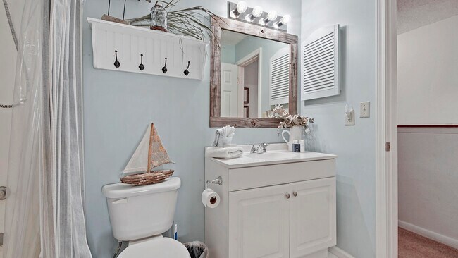 Building Photo - 17620 Front Beach Rd