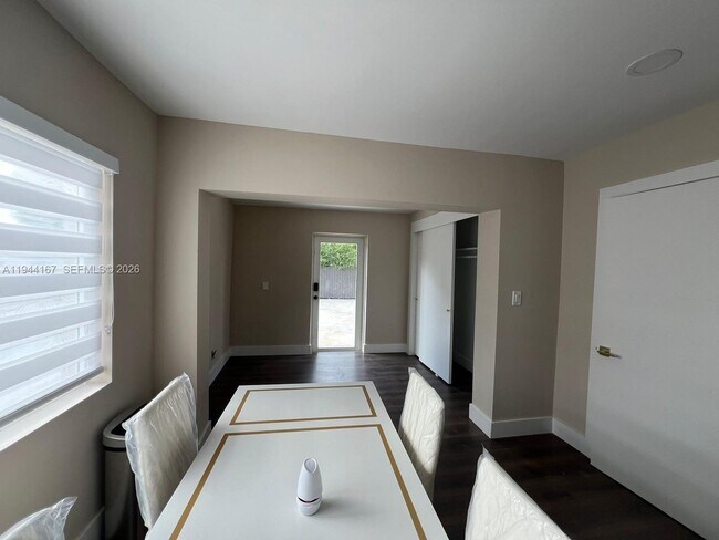 Building Photo - 945 79th Terrace