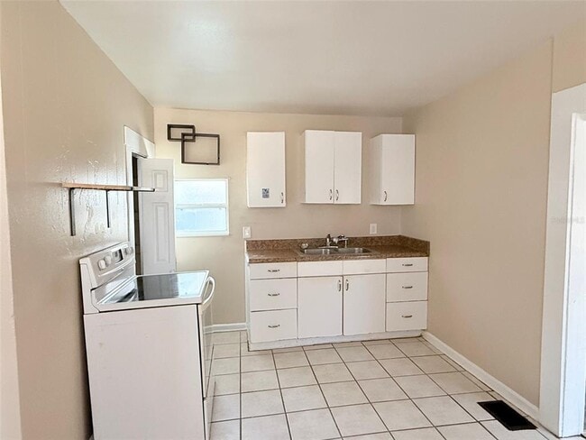 Building Photo - 2609 4th St S