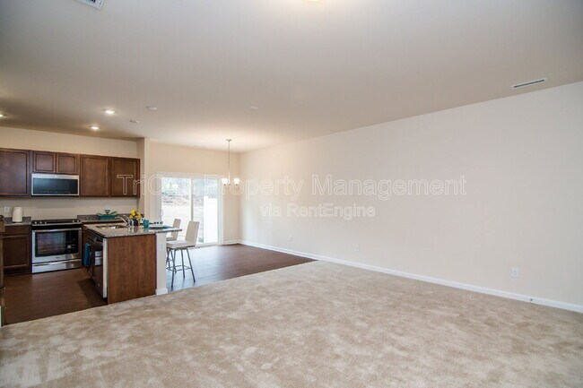 Building Photo - 415 White Oak Ridge Dr