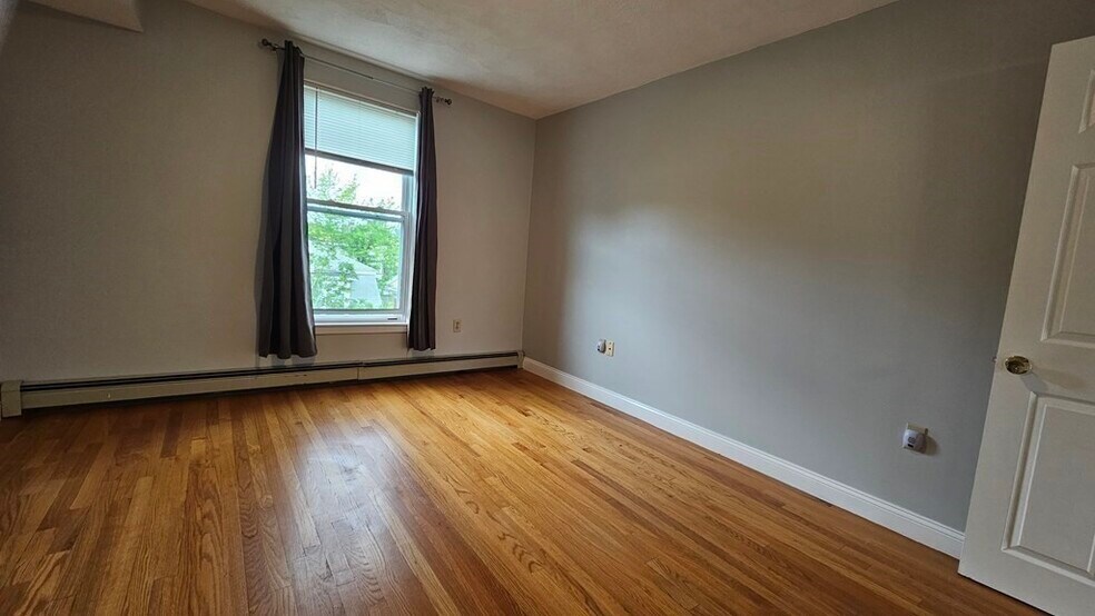 Building Photo - 73 River St