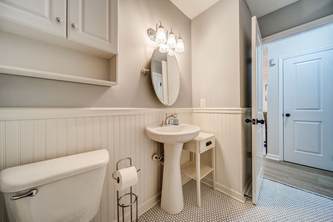 Building Photo - Renovated 4 bed home in Kennesaw w/ Designer Kitchen