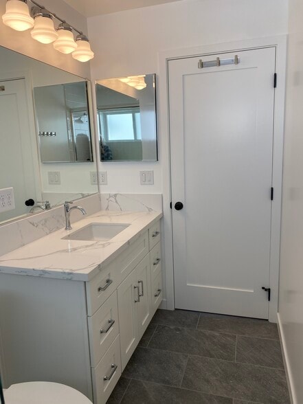 Building Photo - 1615 Phillips Ln