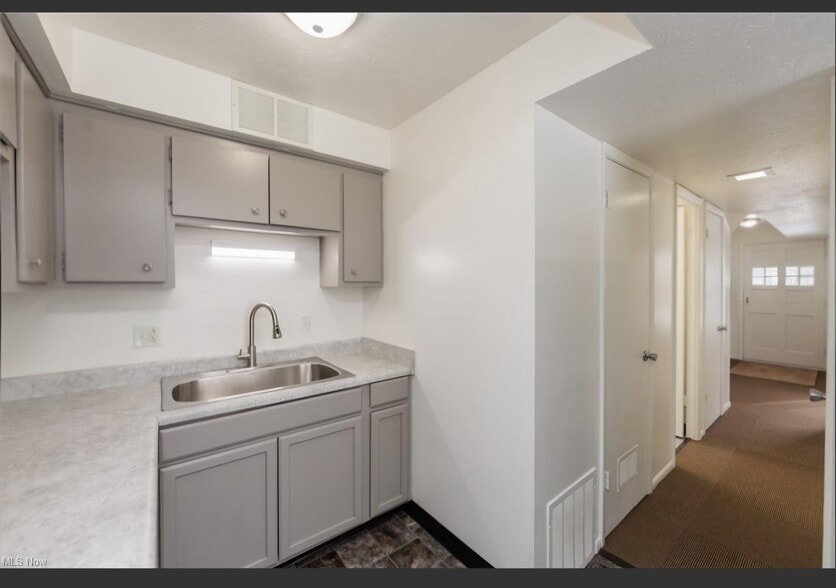 Building Photo - 6490 State Rd