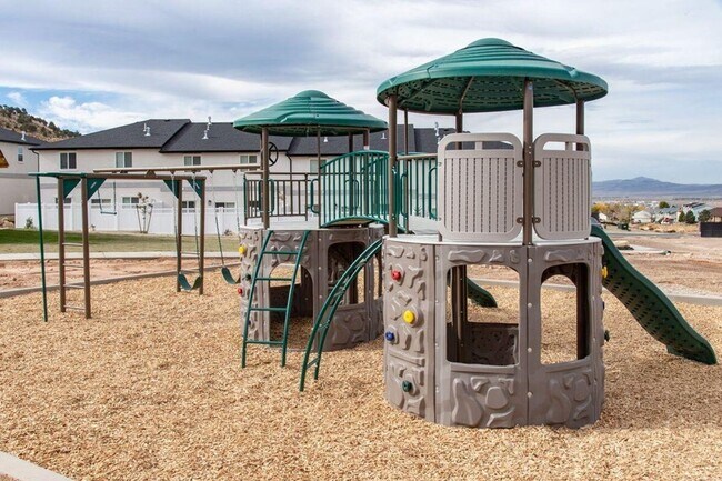 Building Photo - Townhome in the Shadow Cove Subdivision