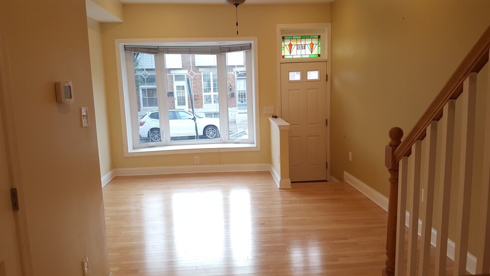 Building Photo - 721 S Ellwood Ave
