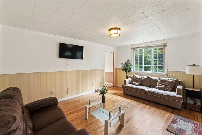 Building Photo - 2404 Saunders Station Rd