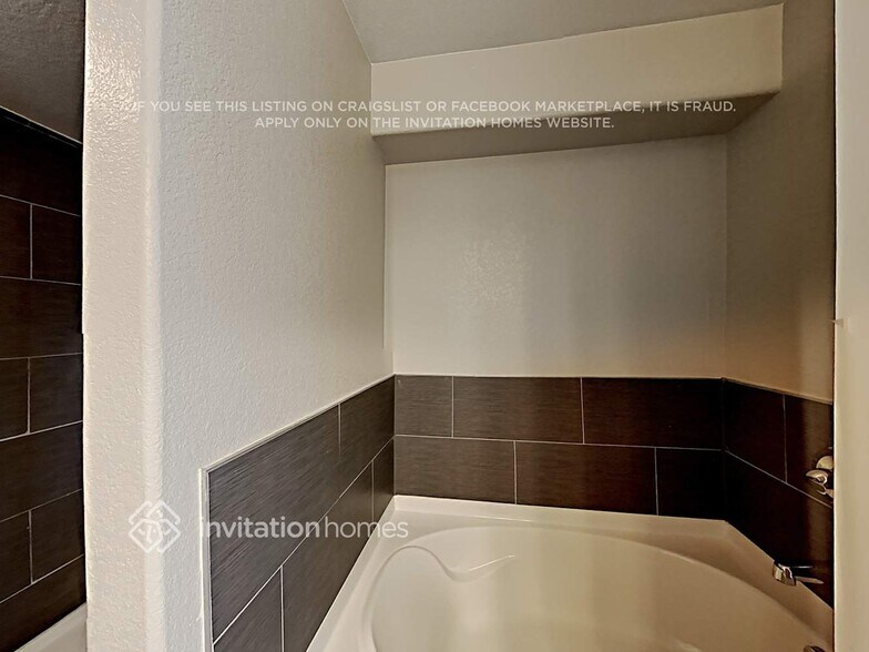 Building Photo - 10736 Darneal Dr